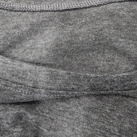 LOVE Tshirt With Classy Design - Picture 2 of 6